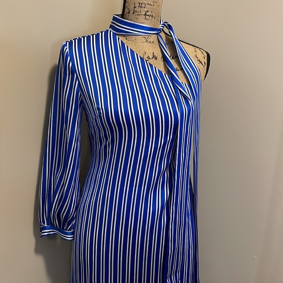 Banana Republic Dresses & Skirts - Beautiful 😍🔥💙💙💙 One-shoulder Banana Republic Striped Statement Dress